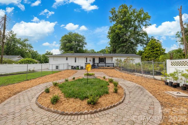 4295 Brevard Road, Horse Shoe, NC 28742