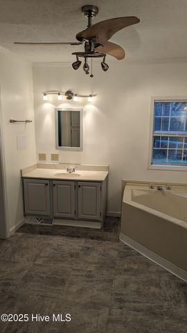 1005 W Michigan Avenue, Southern Pines, NC 28387