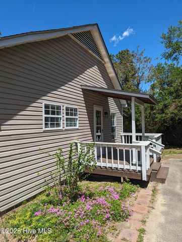 1005 W Michigan Avenue, Southern Pines, NC 28387