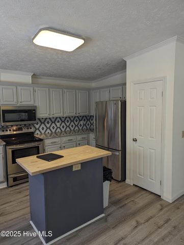 1005 W Michigan Avenue, Southern Pines, NC 28387