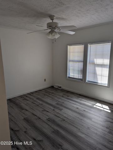 1005 W Michigan Avenue, Southern Pines, NC 28387