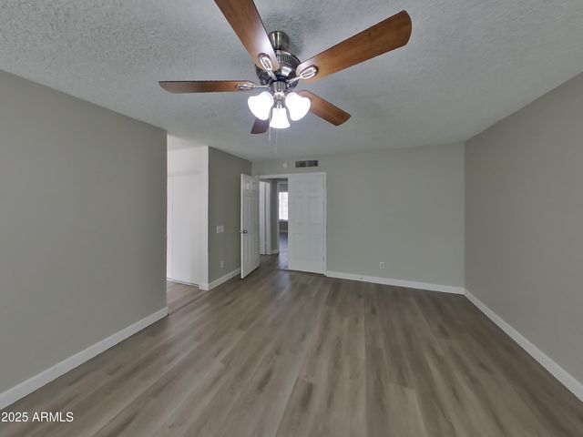 10221 W TURNEY Avenue, Phoenix, AZ 85037