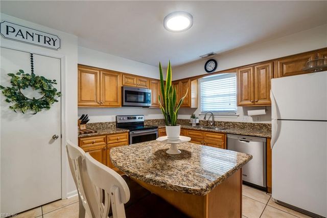 1861 Bernstein DR, Virginia Beach, VA 23454