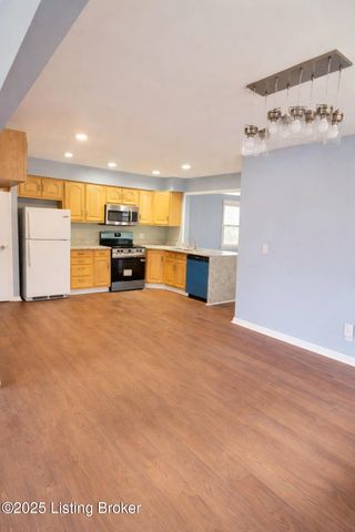 2204 Landan Dr, Louisville, KY 40218