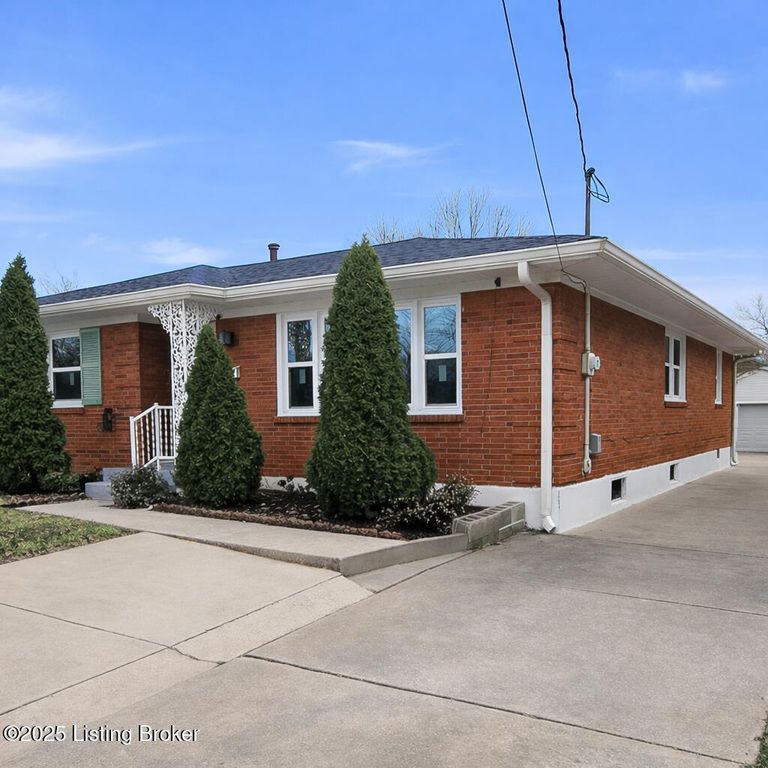2204 Landan Dr, Louisville, KY 40218