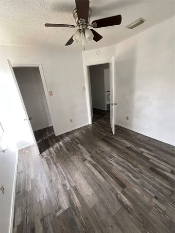 6936 Laurelhill Court N, Fort Worth, TX 76133