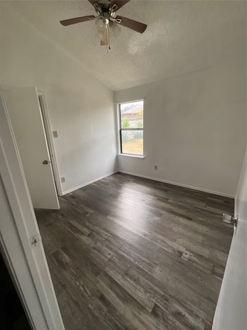 6936 Laurelhill Court N, Fort Worth, TX 76133