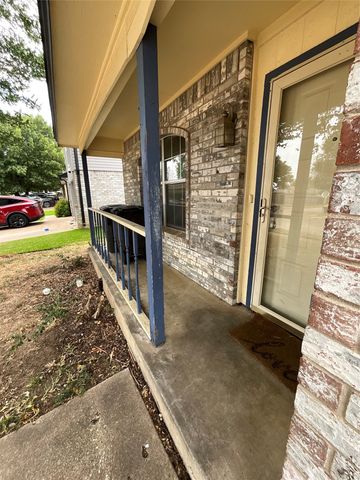 6936 Laurelhill Court N, Fort Worth, TX 76133