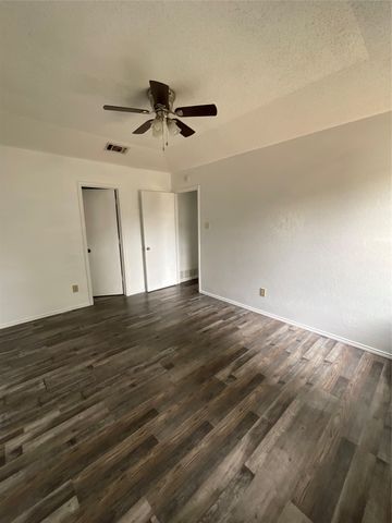 6936 Laurelhill Court N, Fort Worth, TX 76133