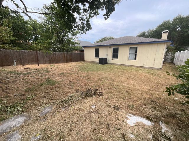 6936 Laurelhill Court N, Fort Worth, TX 76133