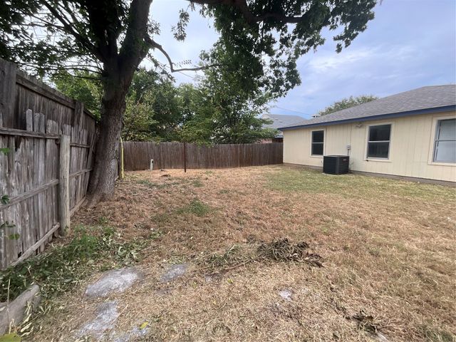 6936 Laurelhill Court N, Fort Worth, TX 76133