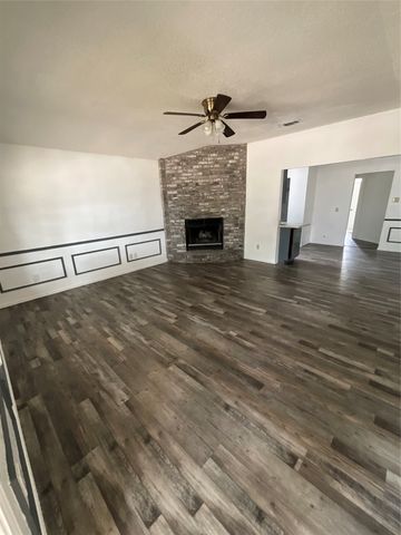 6936 Laurelhill Court N, Fort Worth, TX 76133