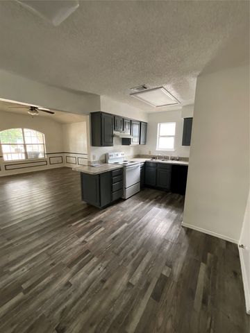 6936 Laurelhill Court N, Fort Worth, TX 76133