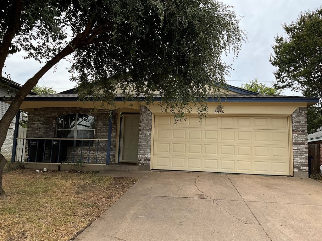 6936 Laurelhill Court N, Fort Worth, TX 76133