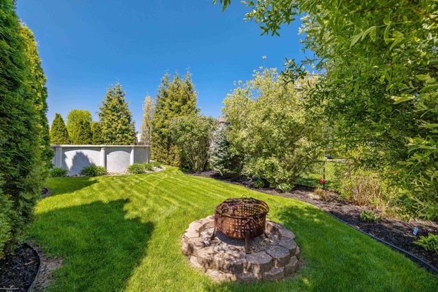 22465 Bluewater Drive, Macomb, MI 48044