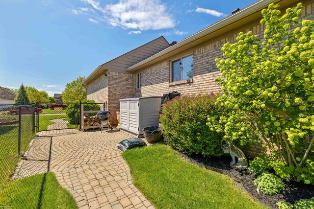 22465 Bluewater Drive, Macomb, MI 48044
