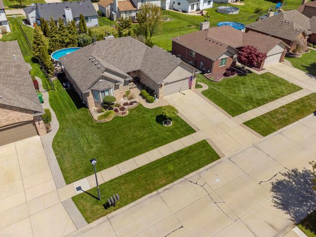 22465 Bluewater Drive, Macomb, MI 48044