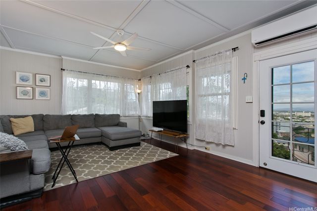 2158 Makanani Drive, Honolulu, HI 96817