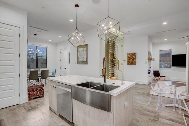 2435 Sheridan Street, Houston, TX 77030