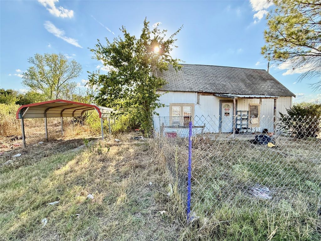 211 Cherry Street, Millsap, TX 76086