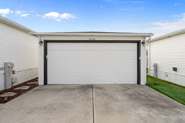 22710 S Ravisloe Lane, Frankfort, IL 60423