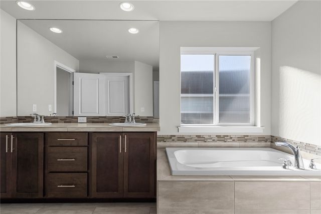 9624 S 245th Place, Kent, WA 98030