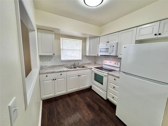 4455 38TH TERRACE N B12, St Petersburg, FL 33714