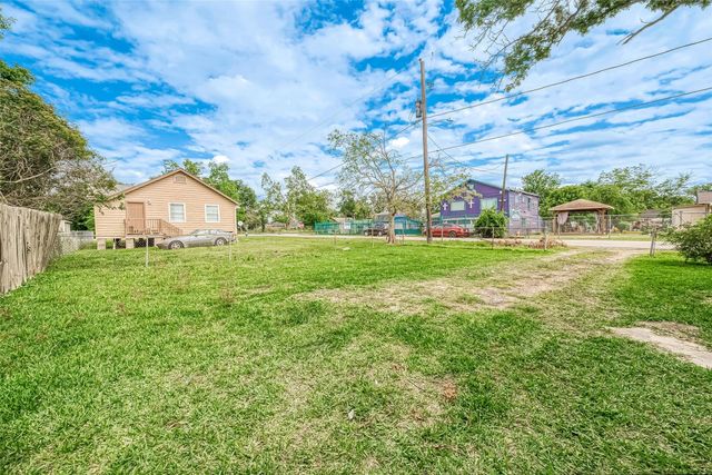2304 Russell, Houston, TX 77026
