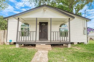 2304 Russell, Houston, TX 77026
