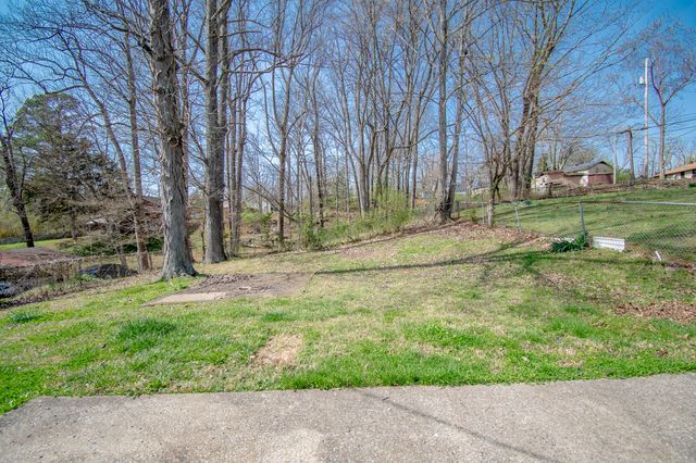 402 Oriole Cir, Clarksville, TN 37043