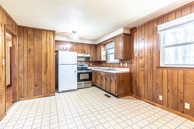 402 Oriole Cir, Clarksville, TN 37043