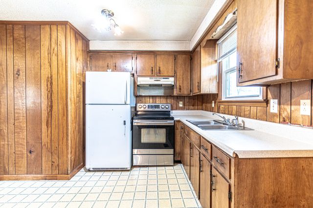 402 Oriole Cir, Clarksville, TN 37043