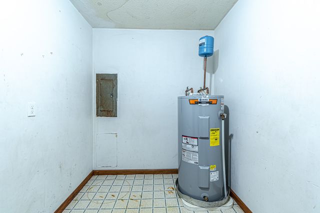 402 Oriole Cir, Clarksville, TN 37043