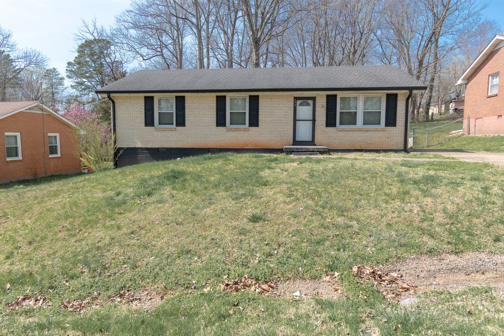 402 Oriole Cir, Clarksville, TN 37043