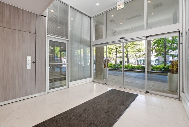 5757 N Sheridan Road 20D, Chicago, IL 60660