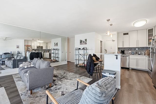 5757 N Sheridan Road 20D, Chicago, IL 60660