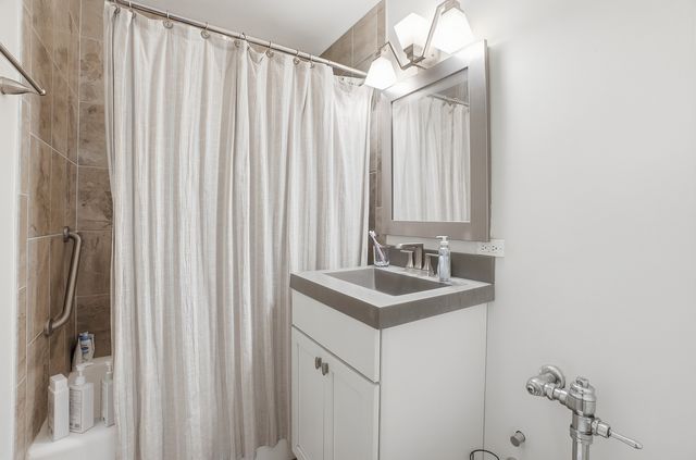 5757 N Sheridan Road 20D, Chicago, IL 60660