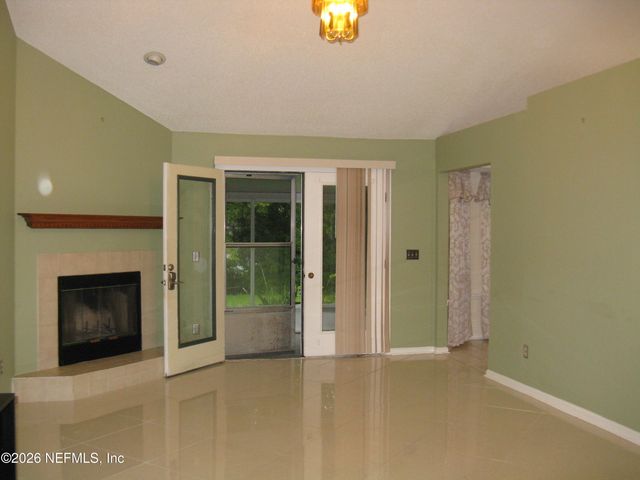 8464 THREE CREEKS Boulevard, Jacksonville, FL 32220