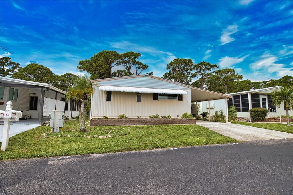 Image 11 of property listing at 236 N FIJI CIRCLE, Englewood, FL 34223