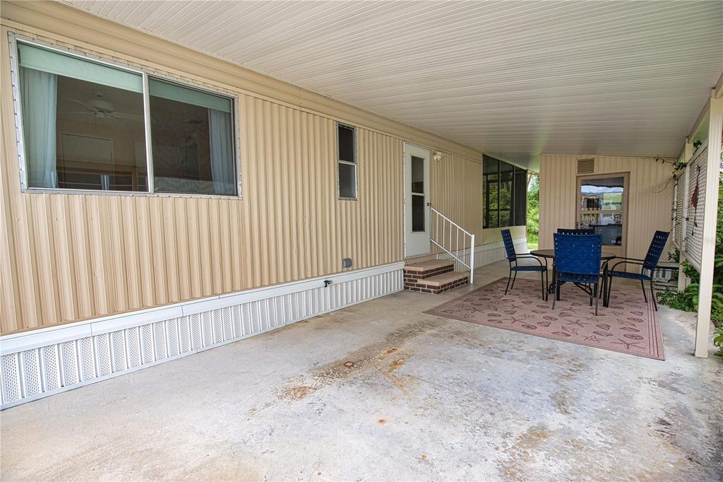 Image 12 of property listing at 236 N FIJI CIRCLE, Englewood, FL 34223