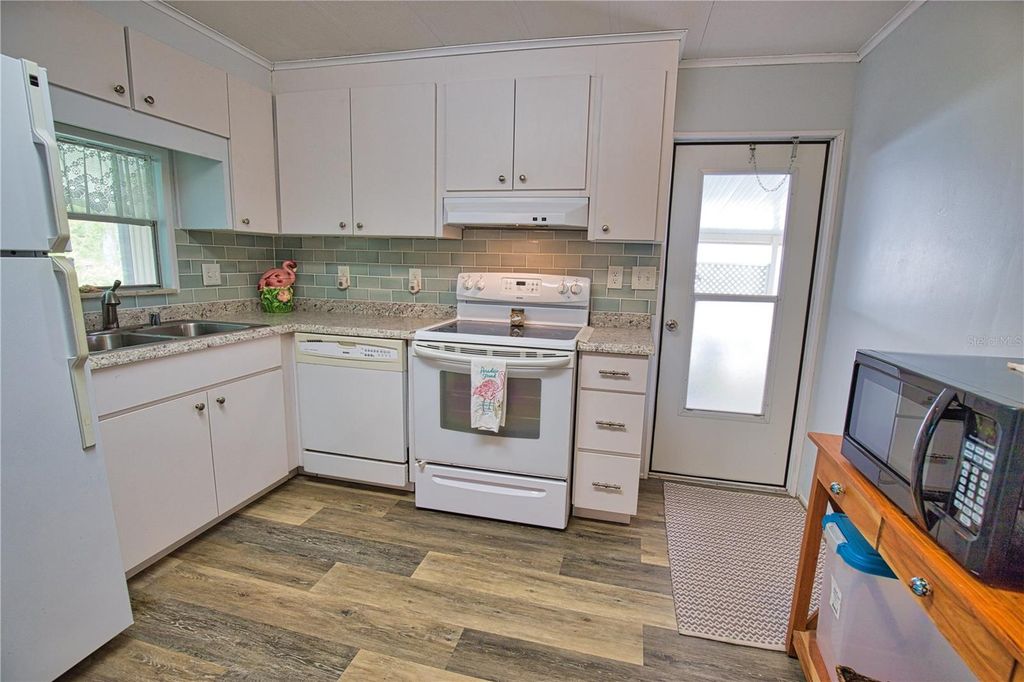 Image 27 of property listing at 236 N FIJI CIRCLE, Englewood, FL 34223