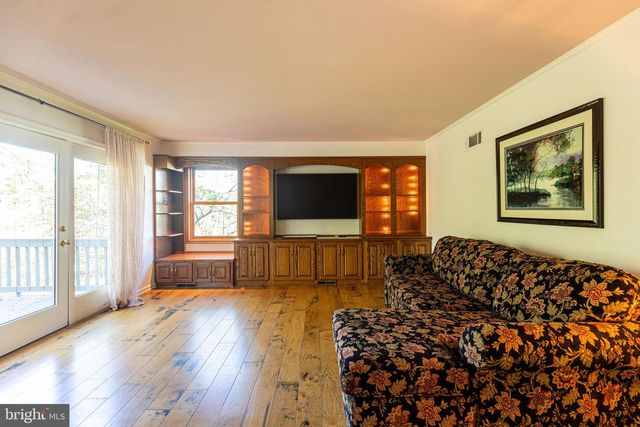 1077 FIDDLERS ROAD, Chambersburg, PA 17202