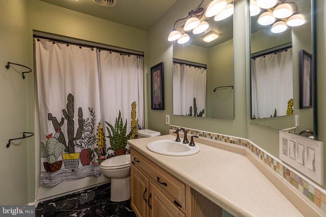 1077 FIDDLERS ROAD, Chambersburg, PA 17202