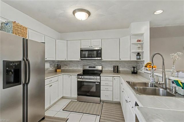 8550 Tidewater Dr Apt A1, Norfolk, VA 23503