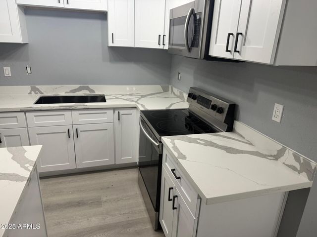 3619 W GRISWOLD Road, Phoenix, AZ 85051