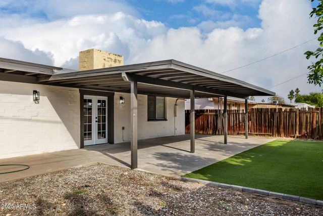 3619 W GRISWOLD Road, Phoenix, AZ 85051