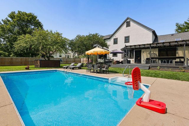8888 Chateau Drive NW, Pickerington, OH 43147