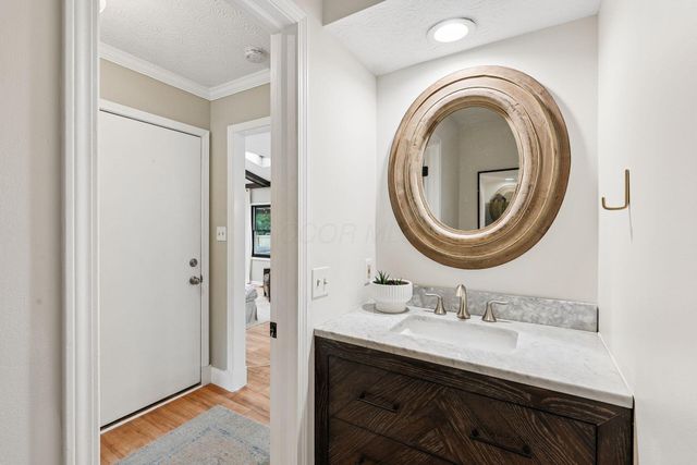 8888 Chateau Drive NW, Pickerington, OH 43147