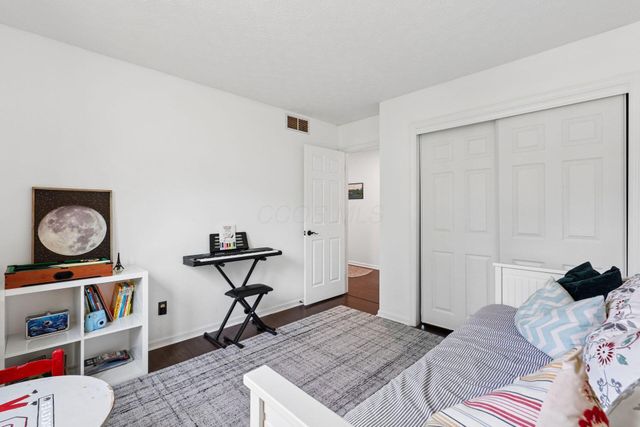 8888 Chateau Drive NW, Pickerington, OH 43147