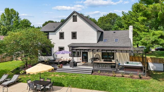 8888 Chateau Drive NW, Pickerington, OH 43147